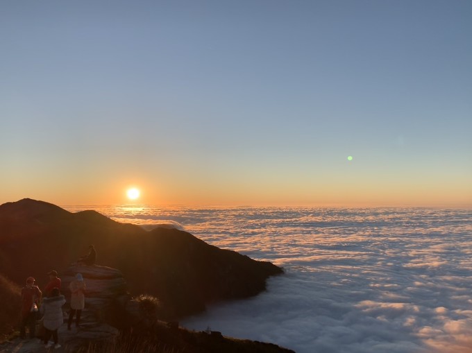 武功山晴空万里，美好天气迎君赏景